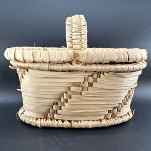 Picnic Style Woven Handled/Lidded Basket, Duel Flip Up Lids 10"L x7"W x5 1/2"H